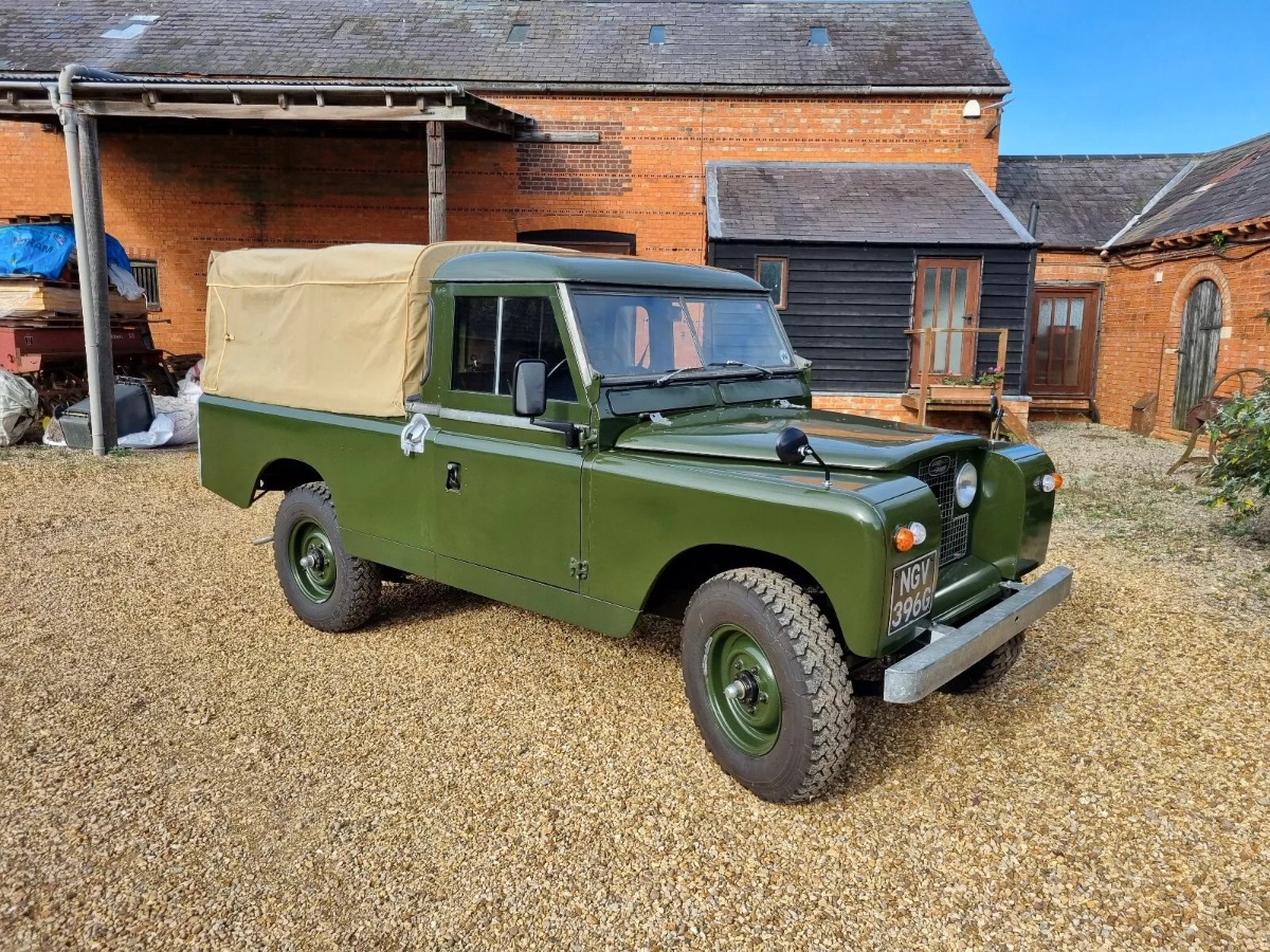 1969 Land Rover 109 Image 1