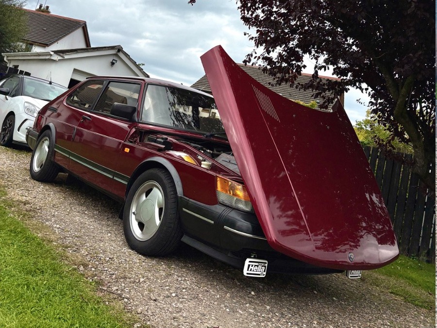 1992 Saab 900 Image 2