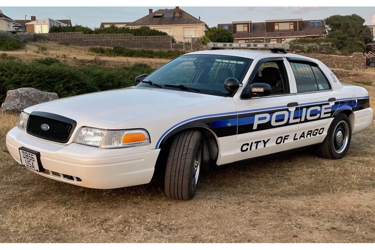 2006 Ford Crown Victoria Image 1