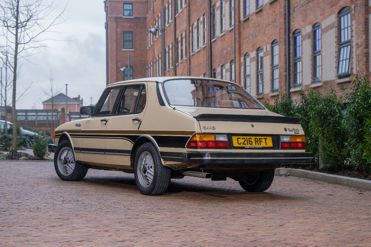 1984 Saab 900 Image 8