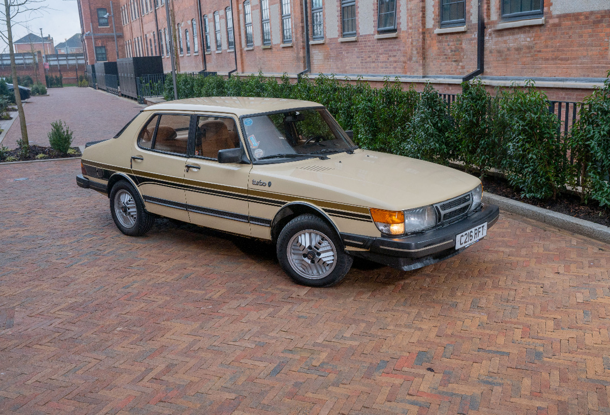1984 Saab 900 Image 9