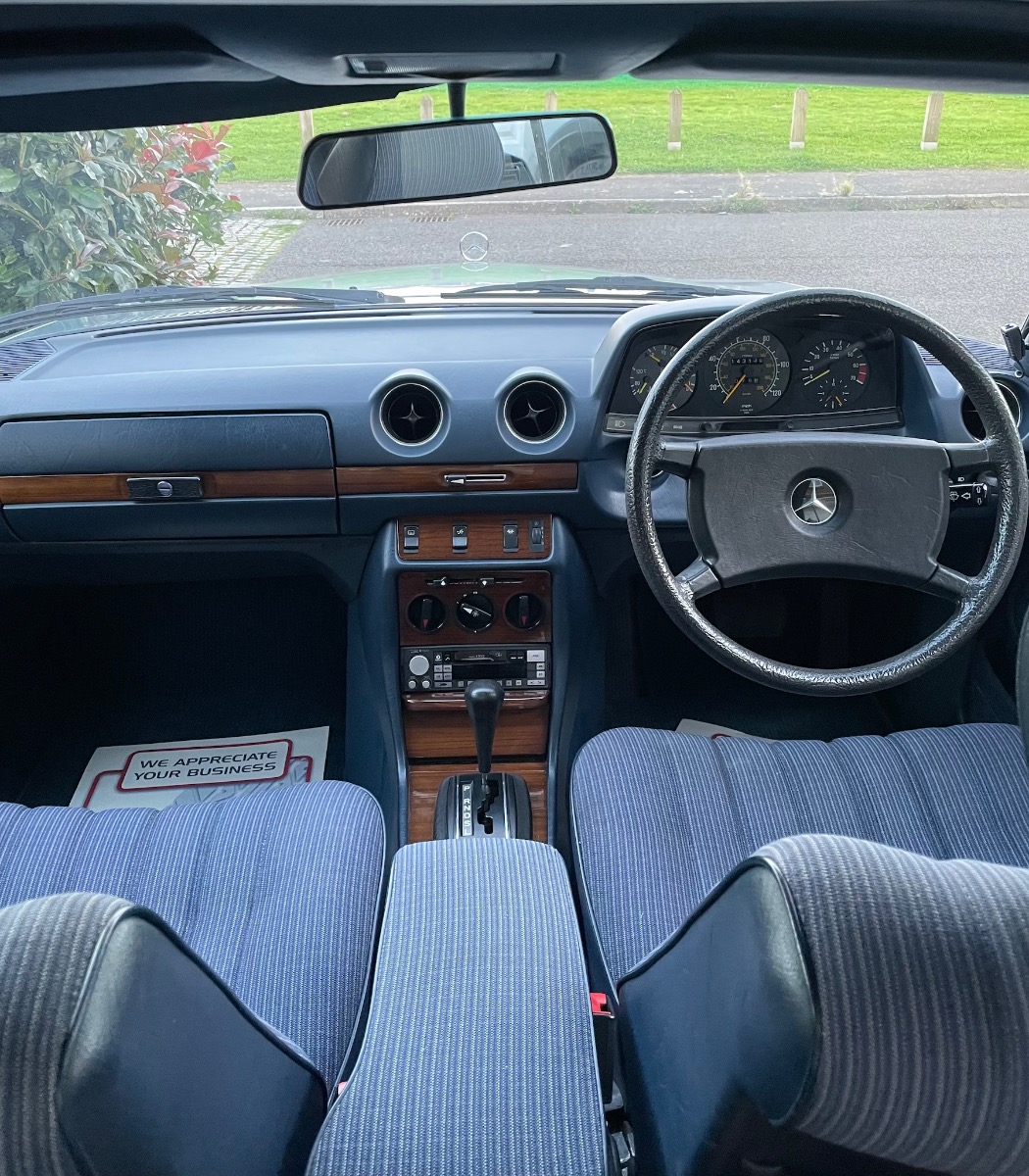 1984 Mercedes-Benz W123 Image 15