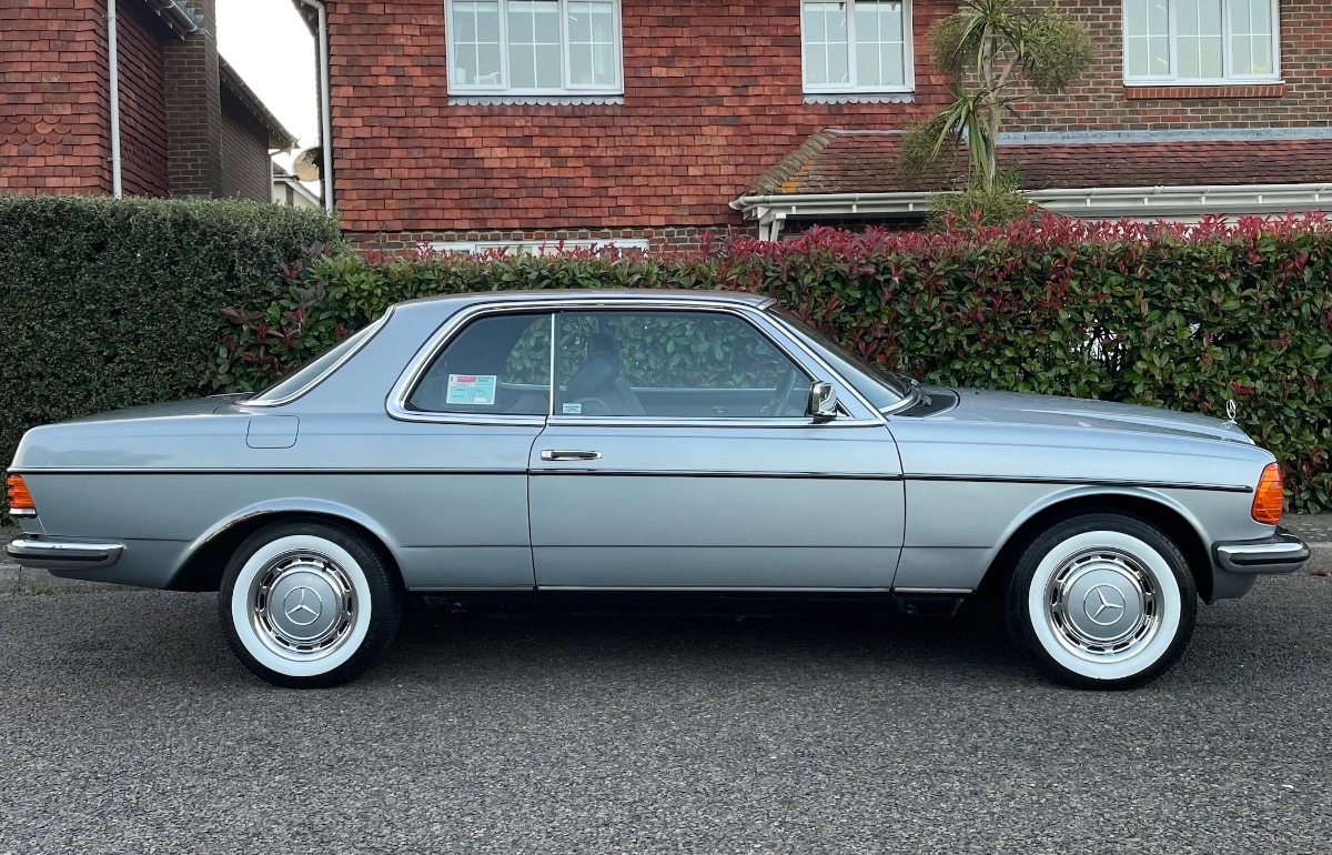 1984 Mercedes-Benz W123 Image 2