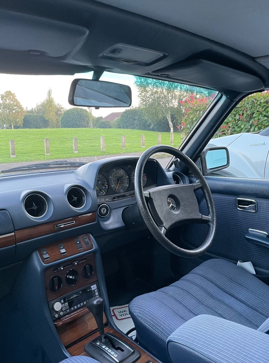 1984 Mercedes-Benz W123 Image 14