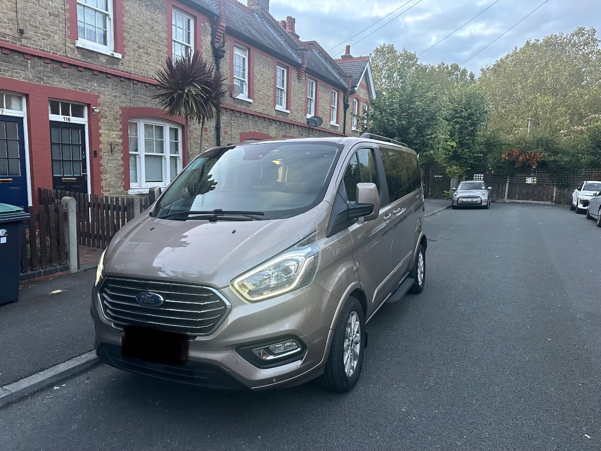 2018 Ford Tourneo Image 1