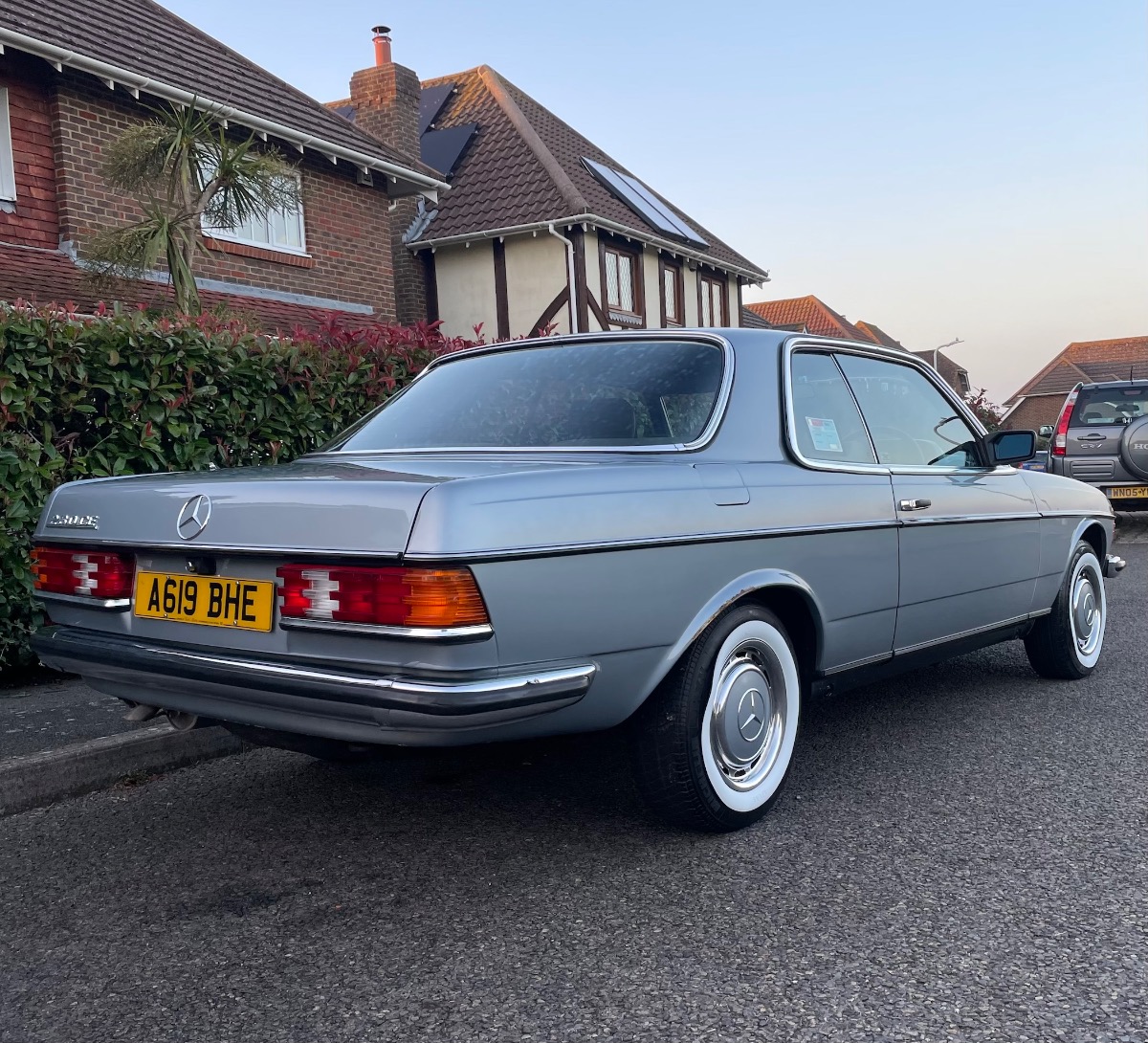 1984 Mercedes-Benz W123 Image 8