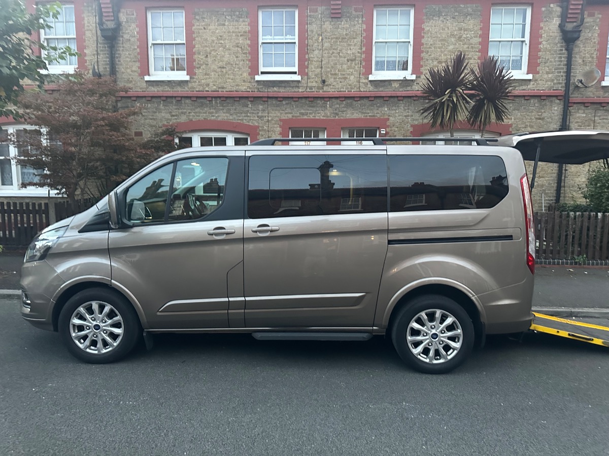 2018 Ford Tourneo Image 2