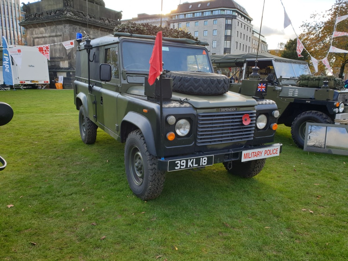 1994 Land Rover Defender Image 1