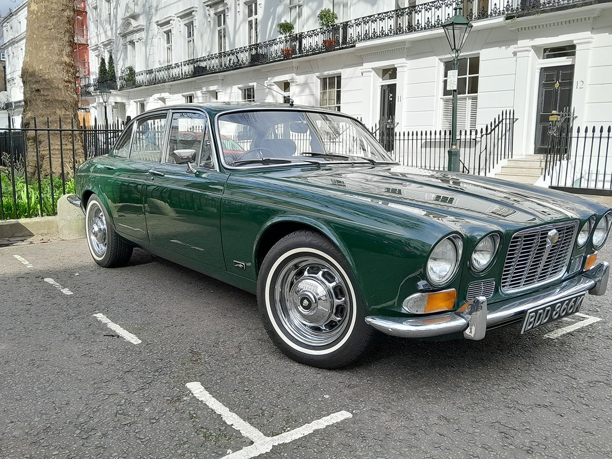 1972 Jaguar XJ6 Image 2