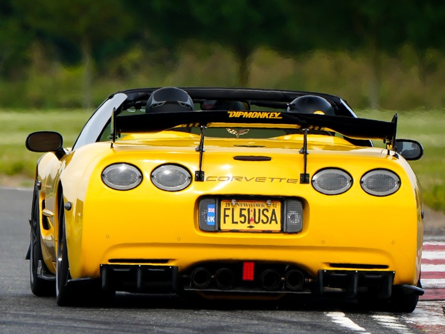 2002 Chevrolet Corvette Image 2